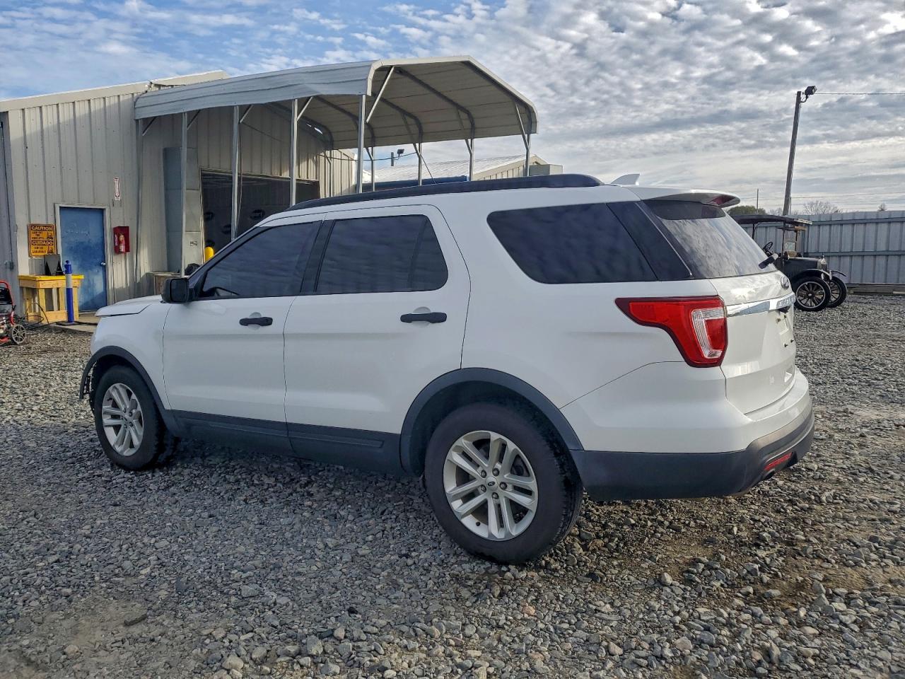 2017 FORD EXPLORER photo 3
