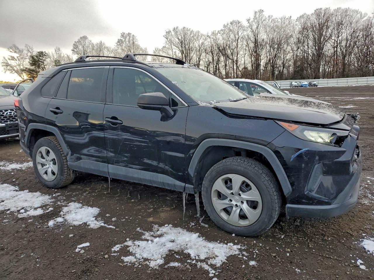 2019 TOYOTA RAV4 LE photo 4