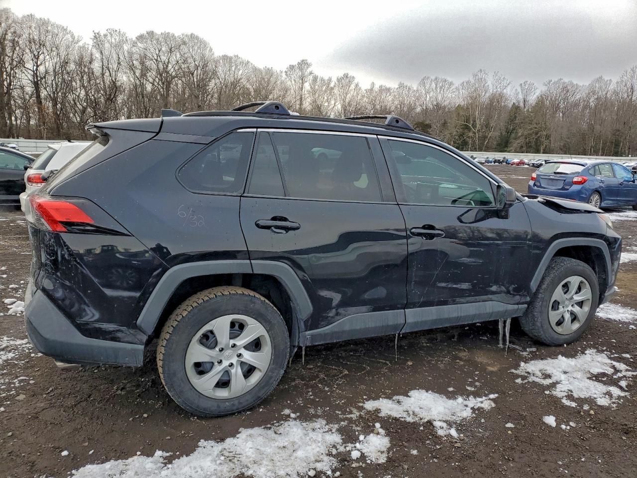 2019 TOYOTA RAV4 LE photo 3