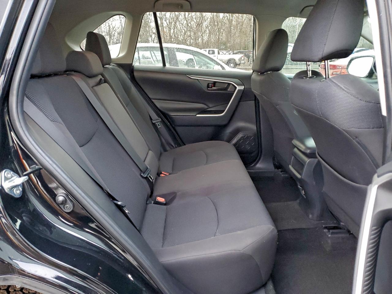 2019 TOYOTA RAV4 LE photo 11