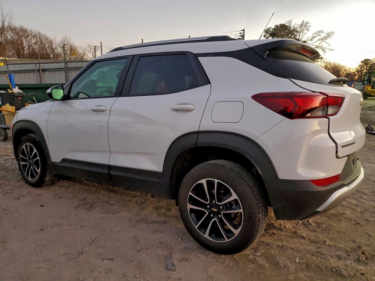 2025 CHEVROLET TRAILBLAZER LT photo 3