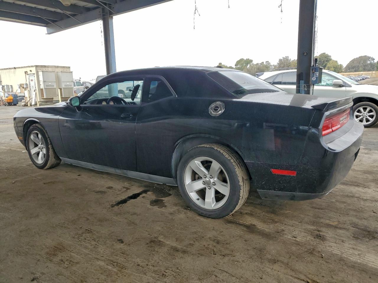 2012 DODGE CHALLENGER SXT photo 2