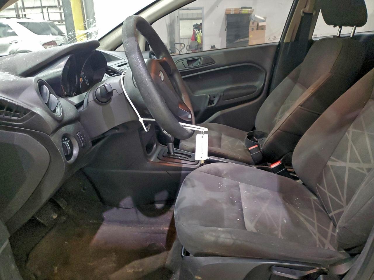 2015 FORD FIESTA S photo 13
