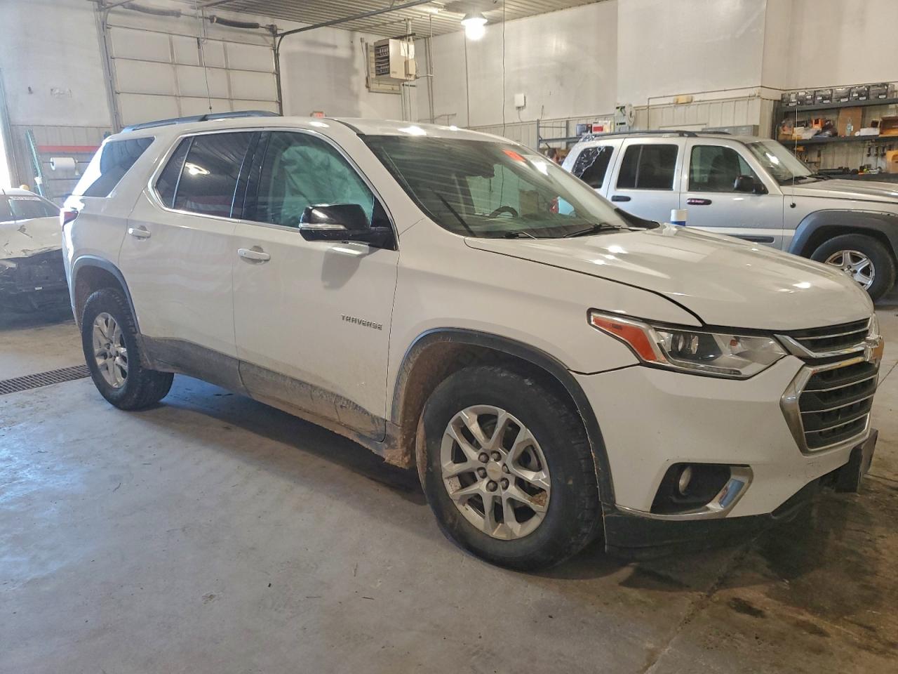 2019 CHEVROLET TRAVERSE LT photo 4