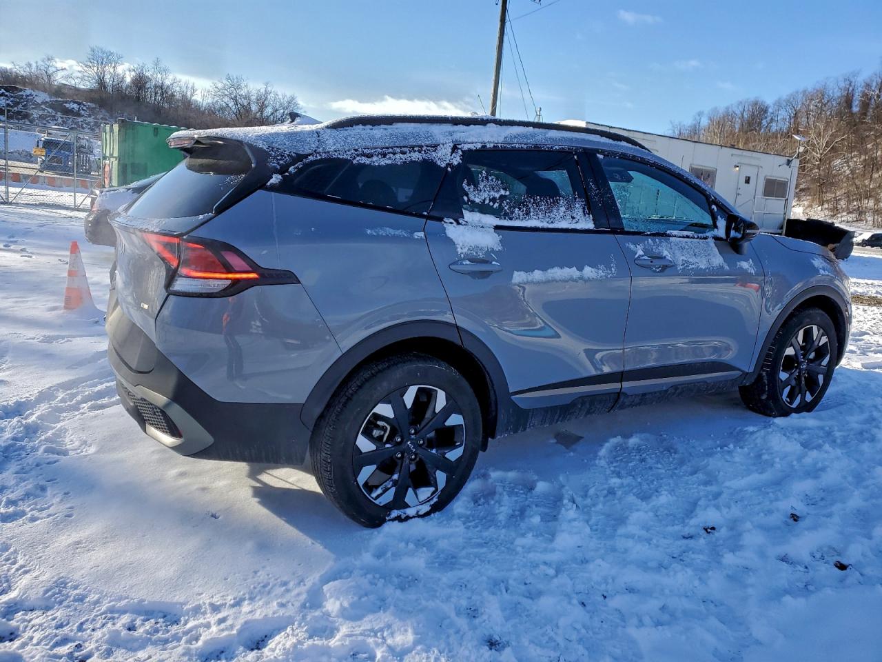 2023 KIA SPORTAGE X LINE photo 3
