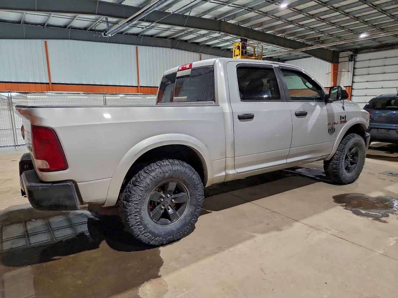 2016 RAM 1500 SLT photo 3