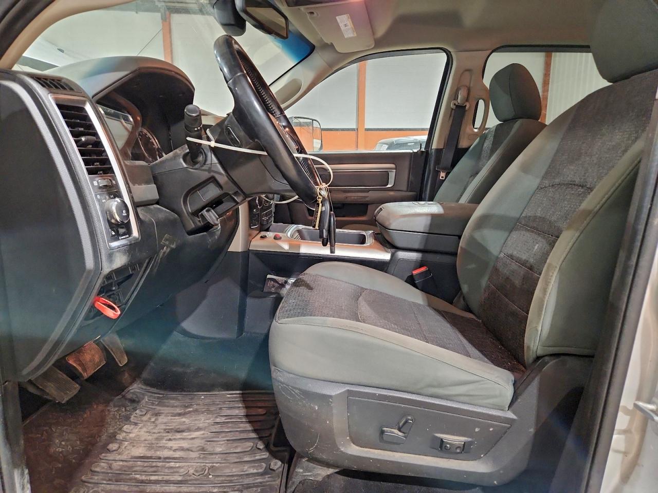 2016 RAM 1500 SLT photo 7