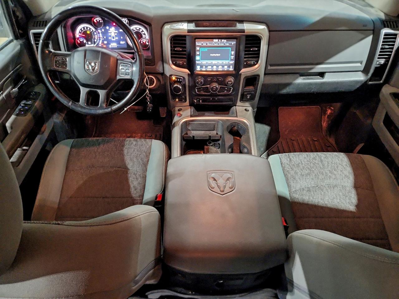 2016 RAM 1500 SLT photo 8