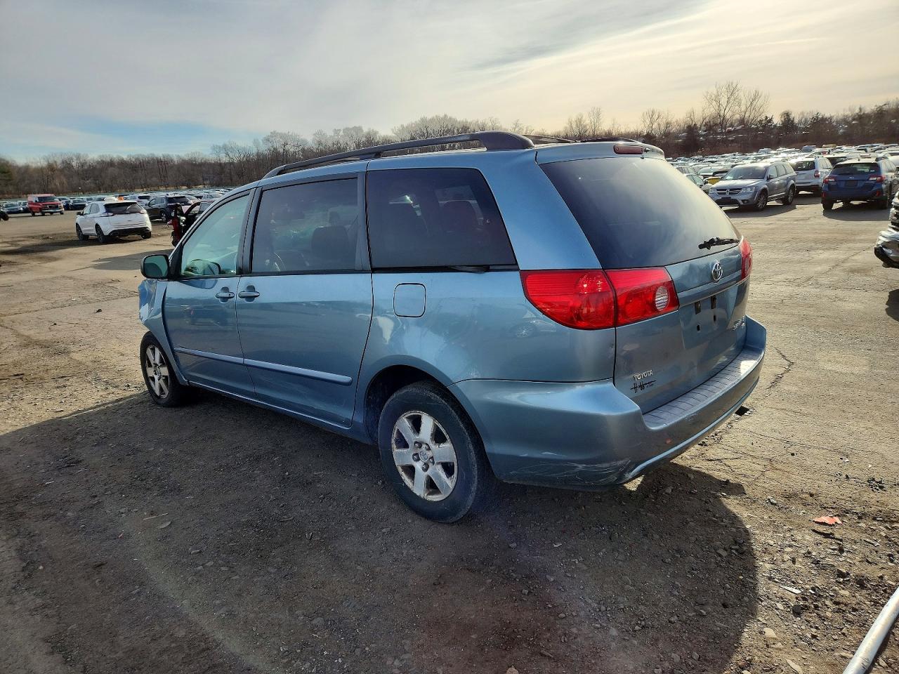2006 TOYOTA SIENNA LE photo 2