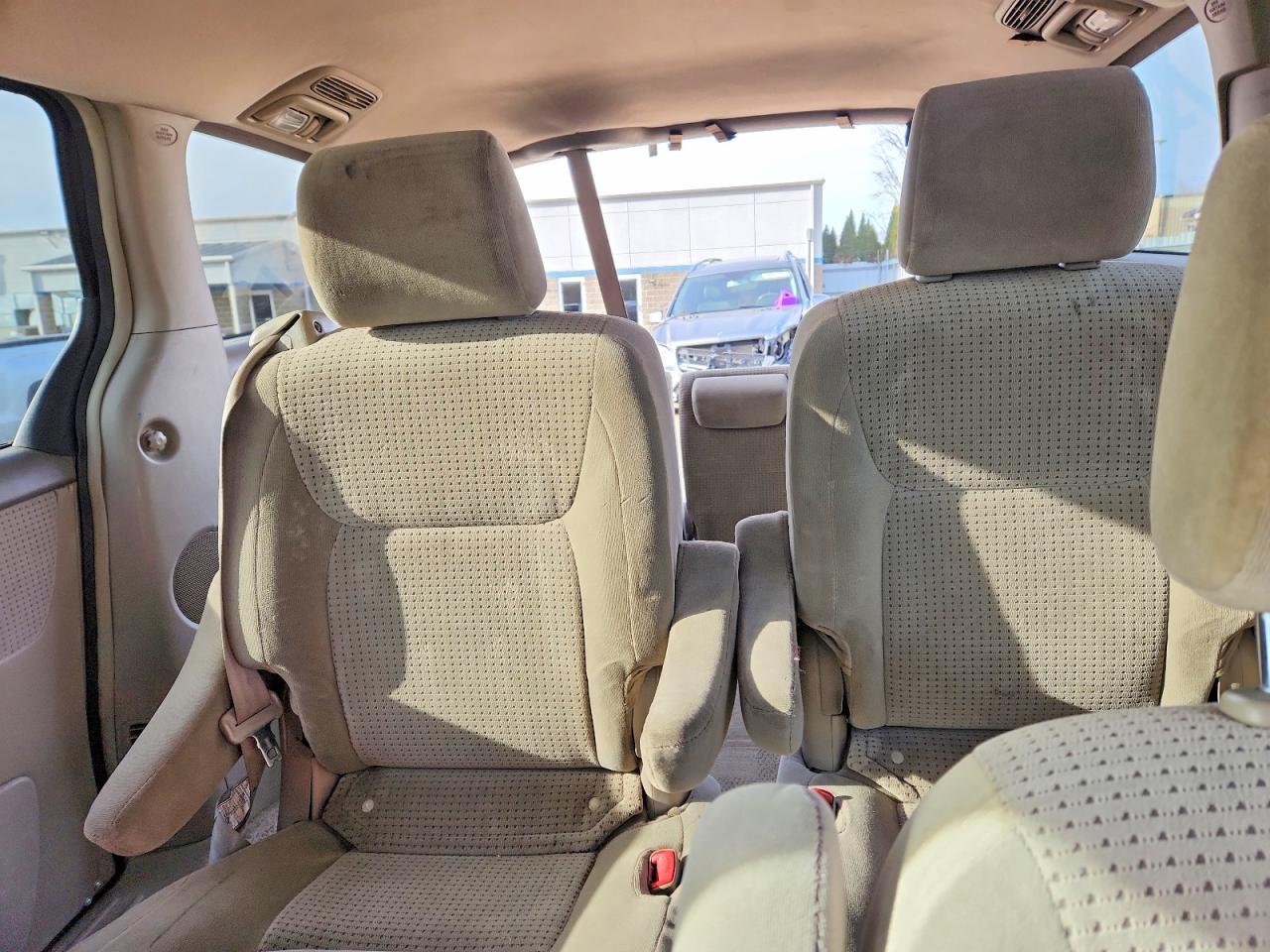 2006 TOYOTA SIENNA LE photo 10