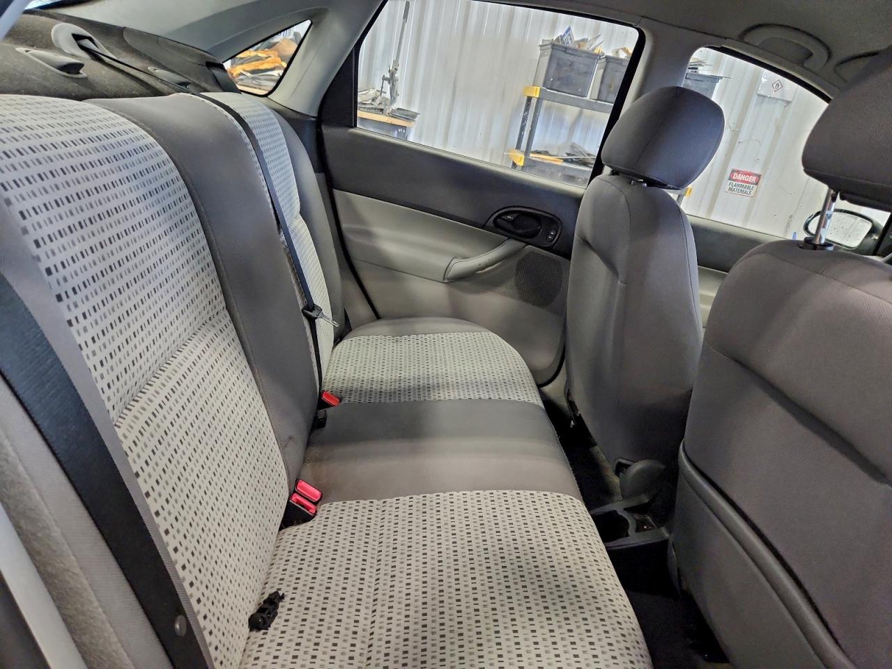 2007 FORD FOCUS ZX4 photo 10