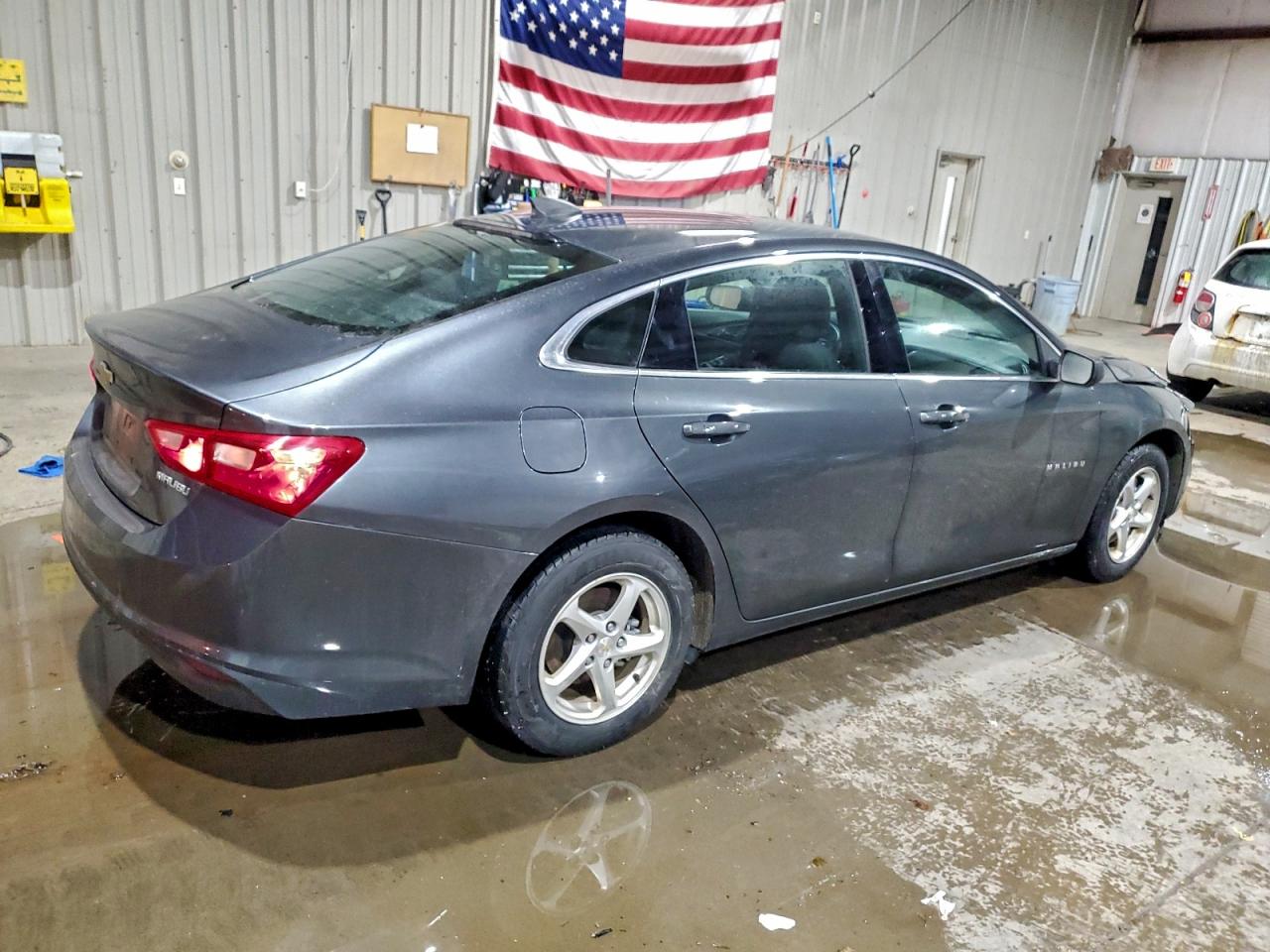 2018 CHEVROLET MALIBU LS photo 3