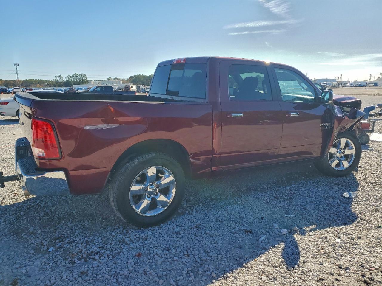 2017 RAM 1500 SLT photo 3