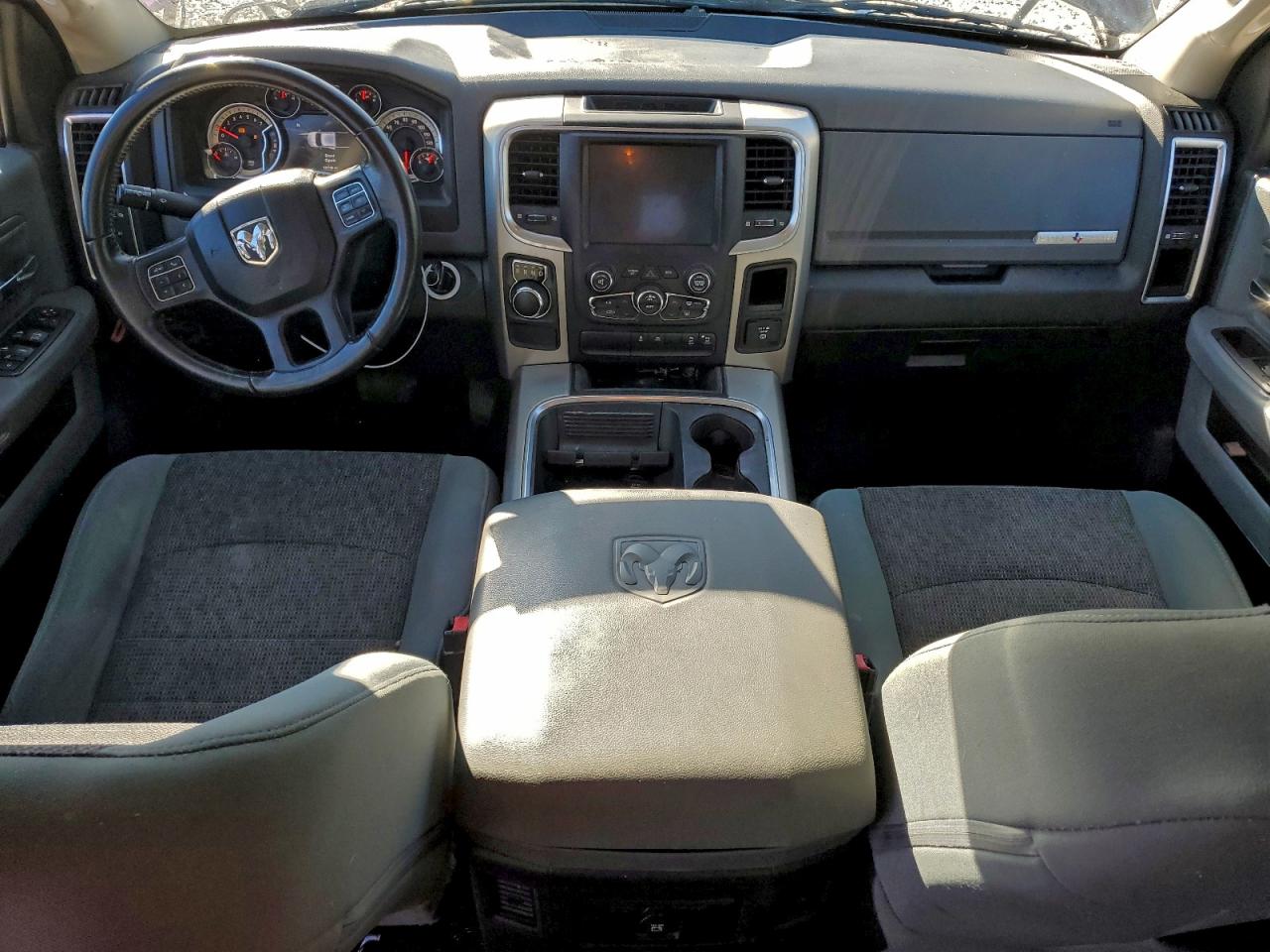 2017 RAM 1500 SLT photo 8