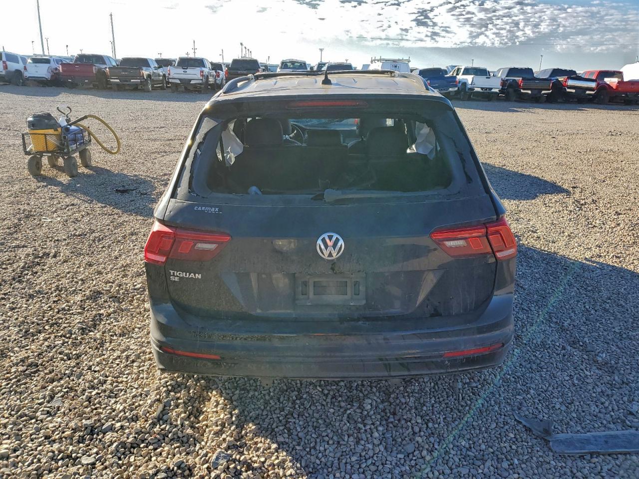 2021 VOLKSWAGEN TIGUAN SE photo 6