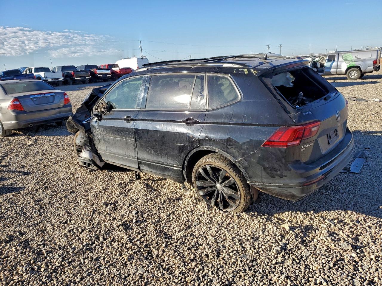 2021 VOLKSWAGEN TIGUAN SE photo 2