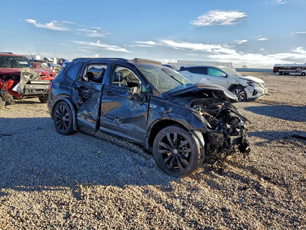 2021 VOLKSWAGEN TIGUAN SE photo 4