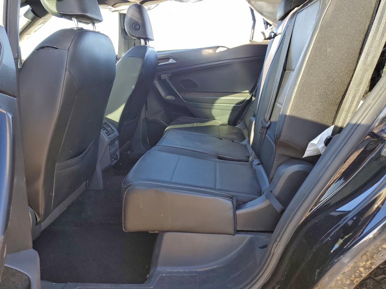 2021 VOLKSWAGEN TIGUAN SE photo 11