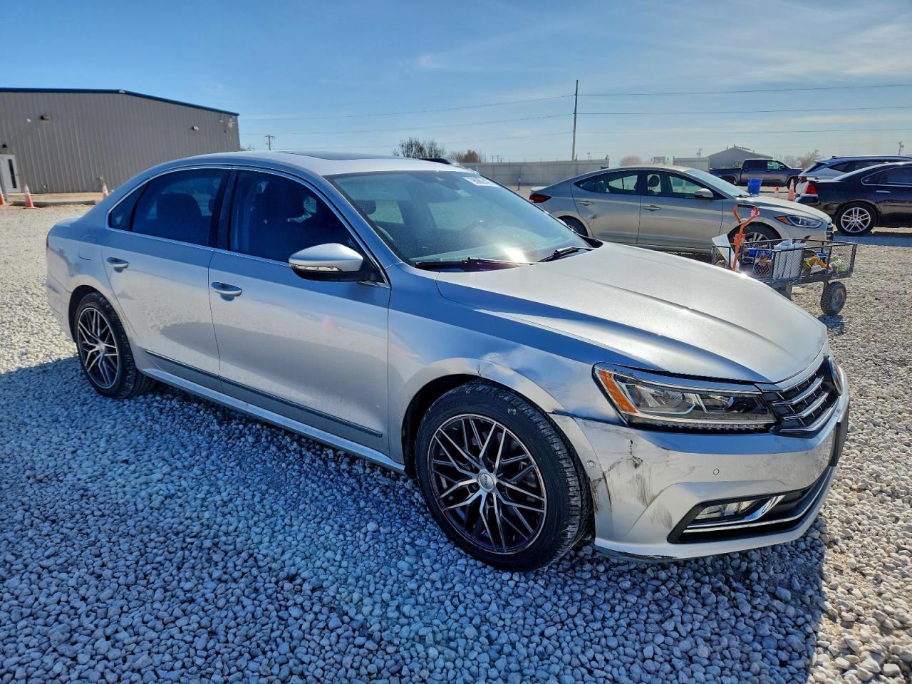 2017 VOLKSWAGEN PASSAT SEL PREMIUM photo 4