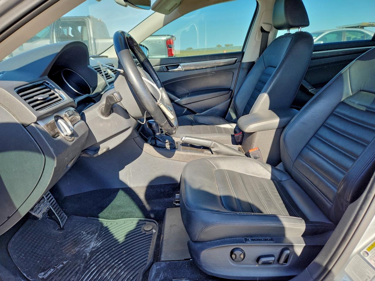2017 VOLKSWAGEN PASSAT SEL PREMIUM photo 7