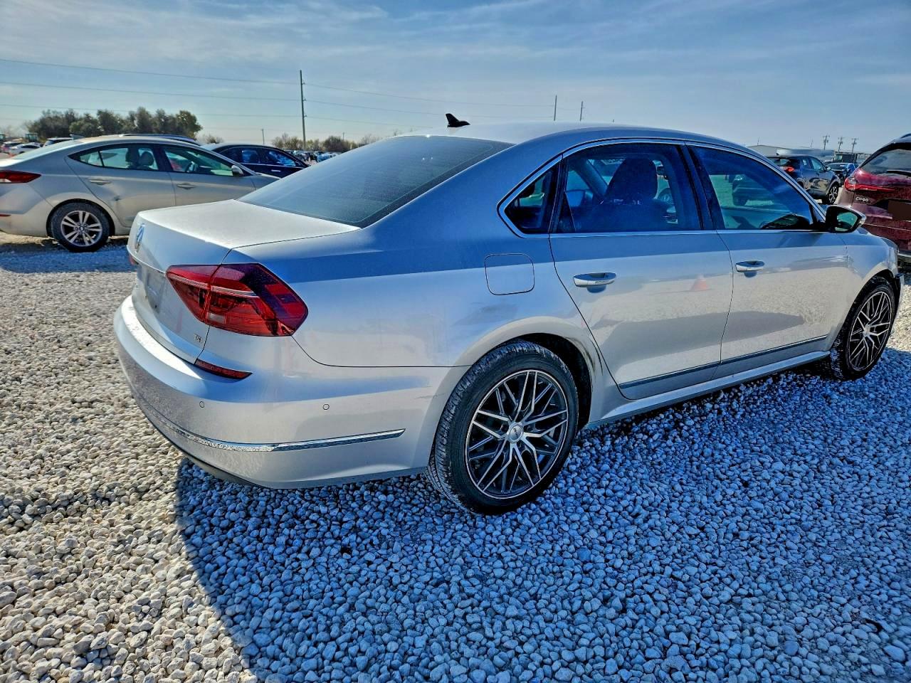 2017 VOLKSWAGEN PASSAT SEL PREMIUM photo 3