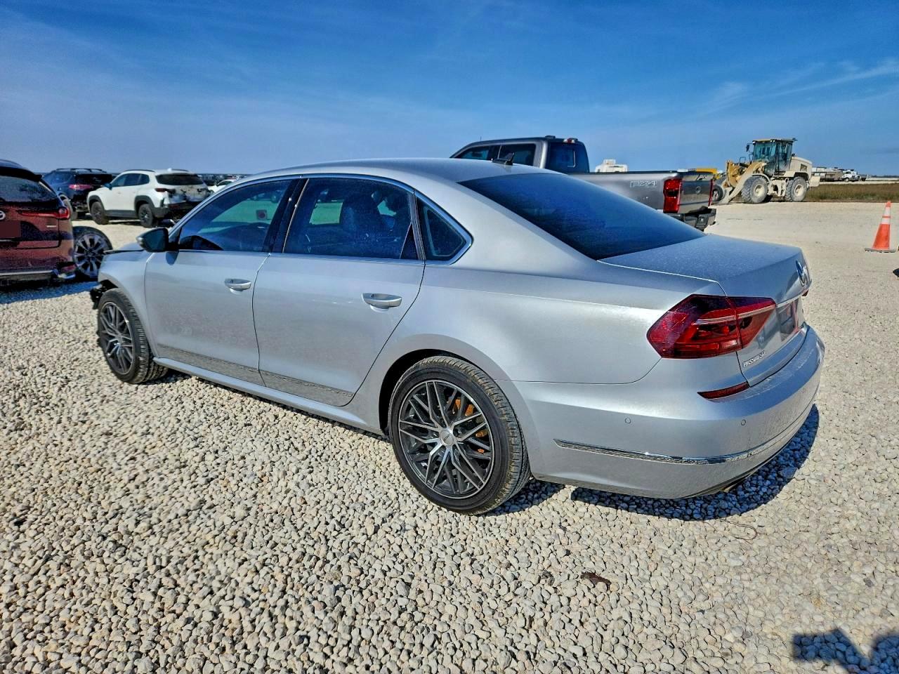 2017 VOLKSWAGEN PASSAT SEL PREMIUM photo 2