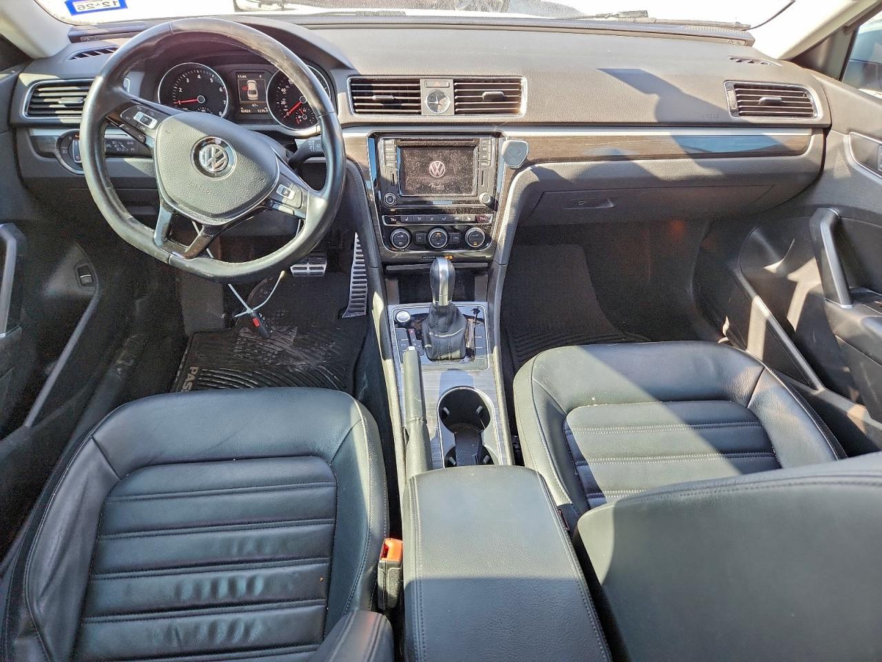 2017 VOLKSWAGEN PASSAT SEL PREMIUM photo 8