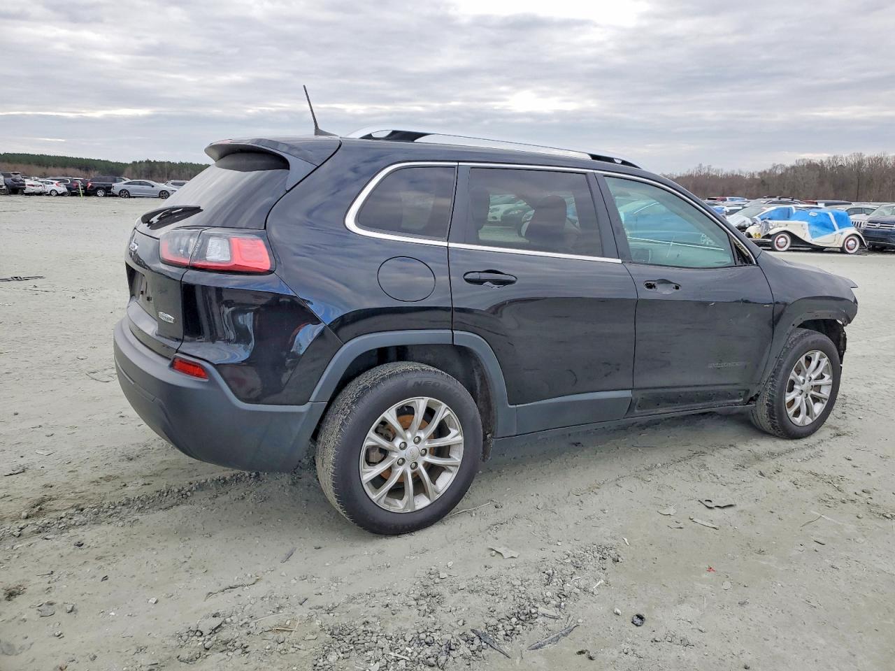 2019 JEEP CHEROKEE LATITUDE photo 3