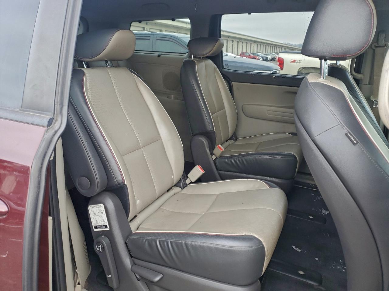 2017 KIA SEDONA LX photo 11