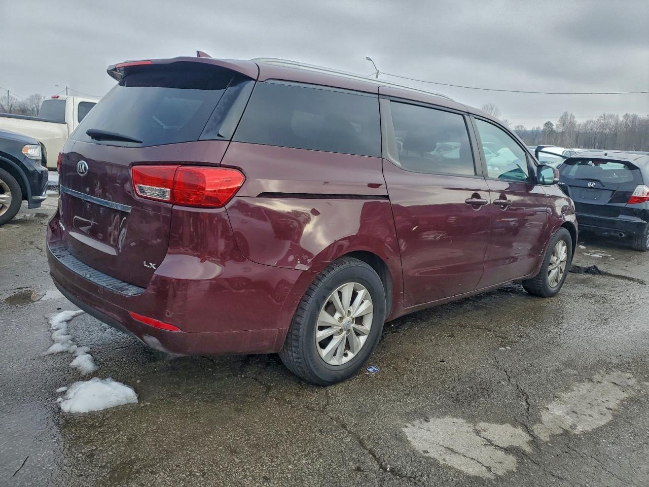 2017 KIA SEDONA LX photo 3