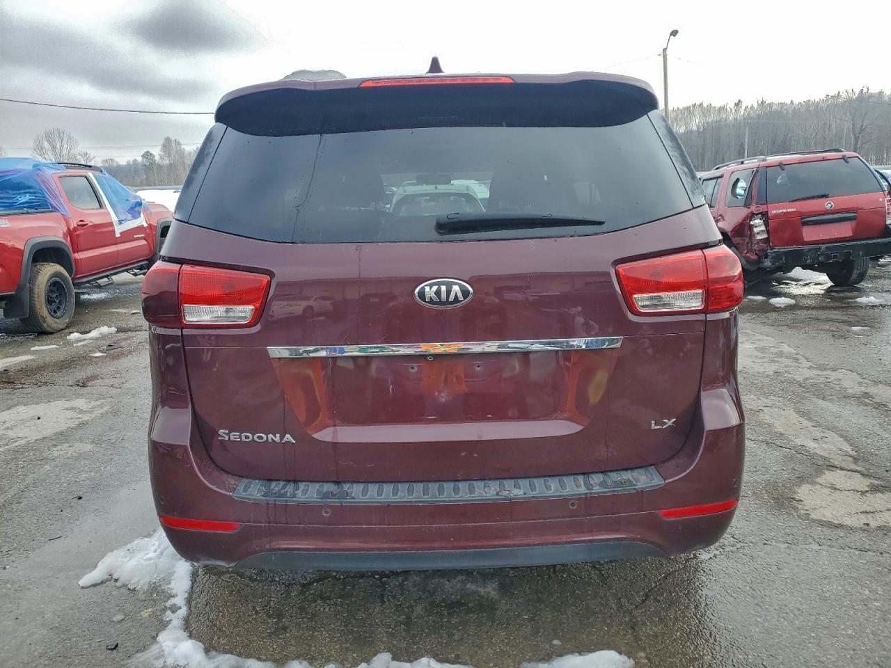 2017 KIA SEDONA LX photo 6
