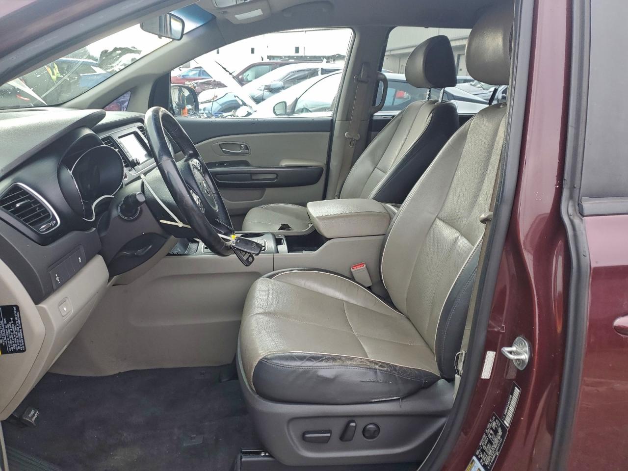 2017 KIA SEDONA LX photo 7