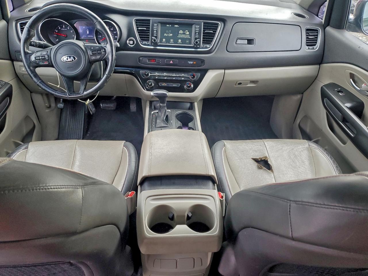 2017 KIA SEDONA LX photo 8