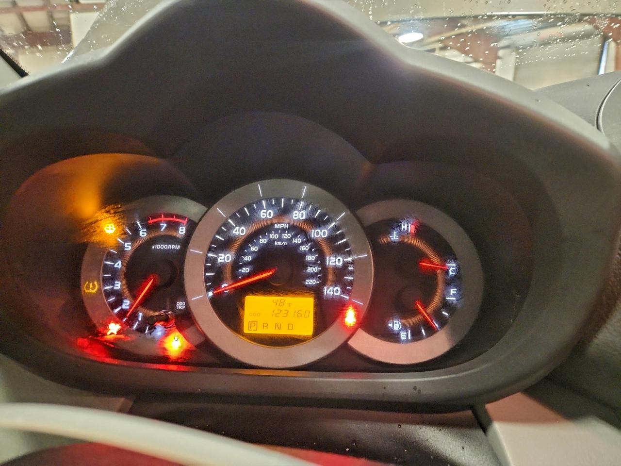 2011 TOYOTA RAV4 photo 9