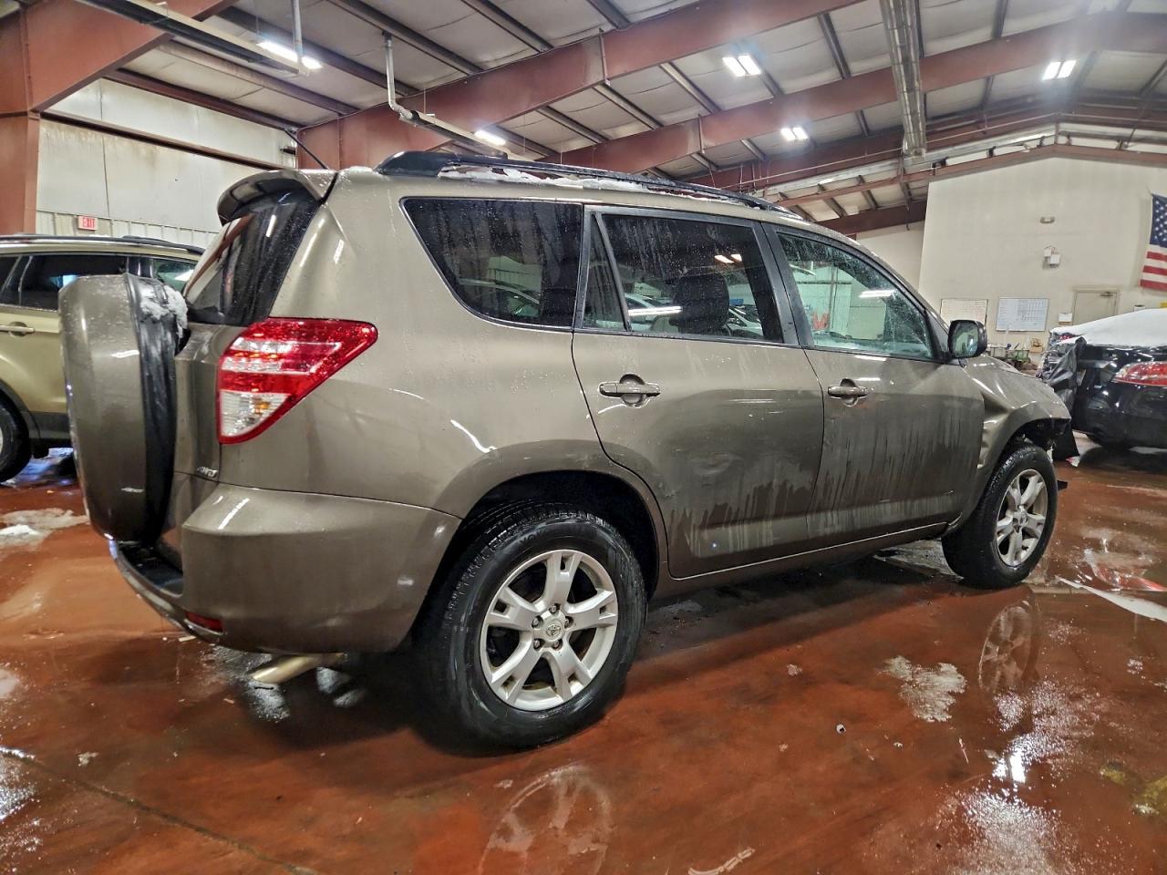 2011 TOYOTA RAV4 photo 3