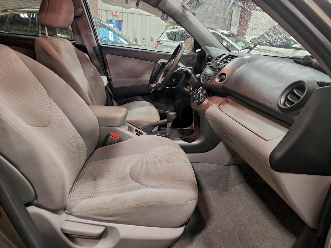 2011 TOYOTA RAV4 photo 7