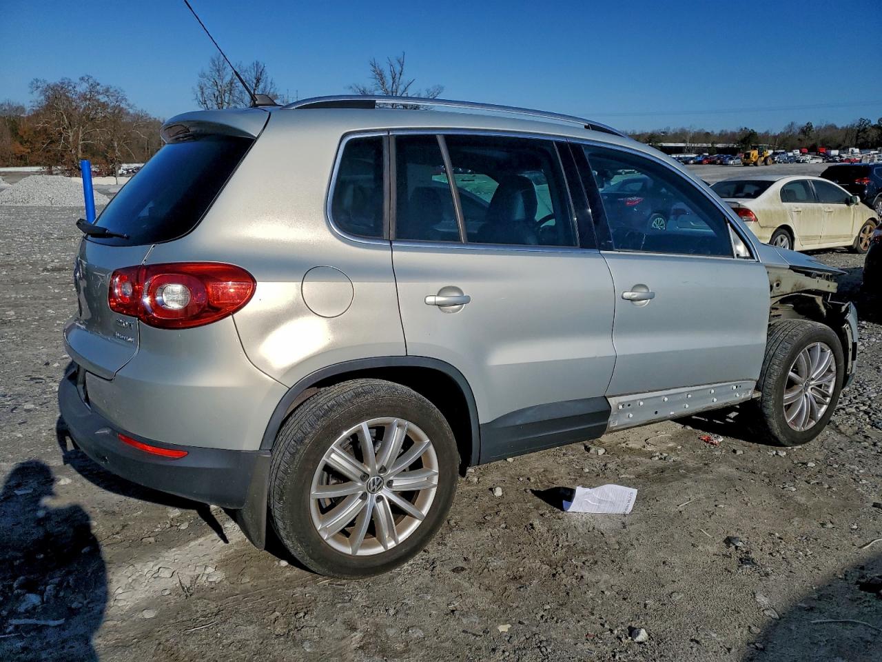 2011 VOLKSWAGEN TIGUAN S photo 3