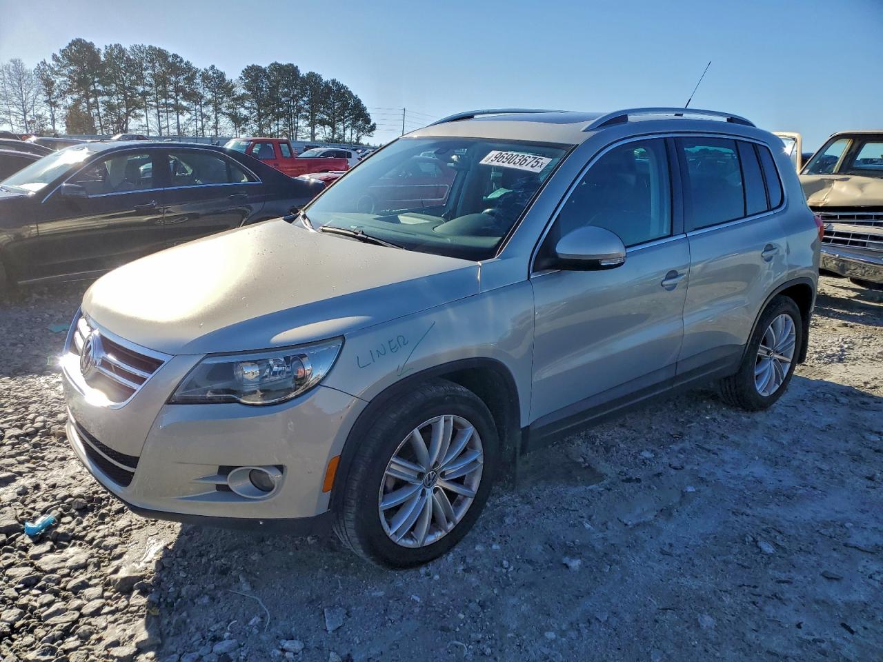 2011 VOLKSWAGEN TIGUAN
