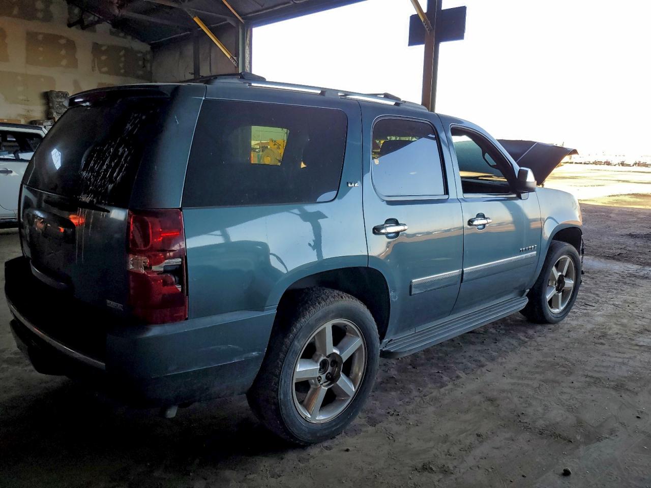 2009 CHEVROLET TAHOE K1500 LTZ photo 3