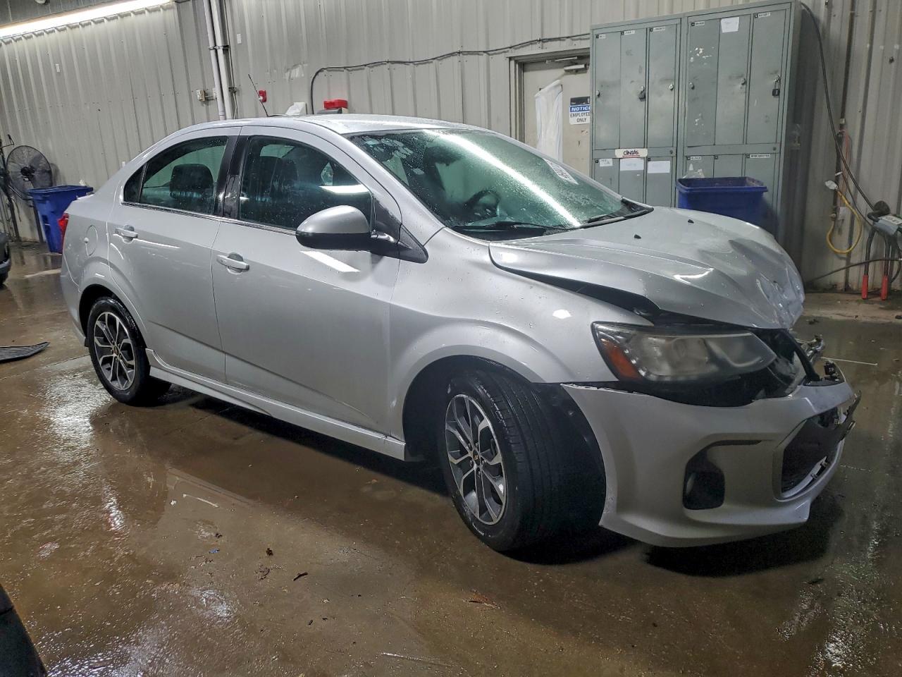 2017 CHEVROLET SONIC LT photo 4