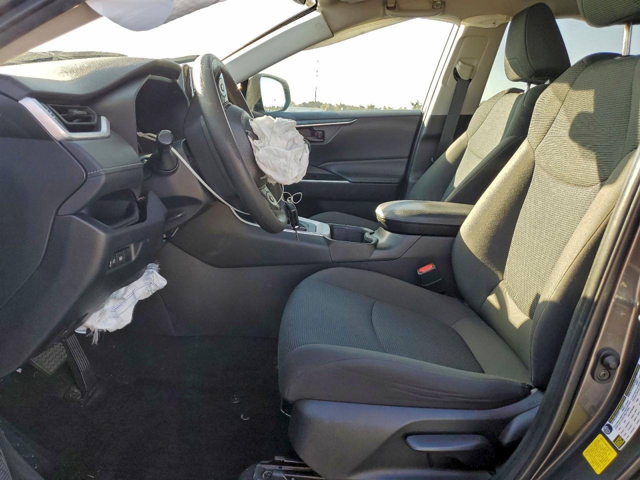 2022 TOYOTA RAV4 LE photo 7