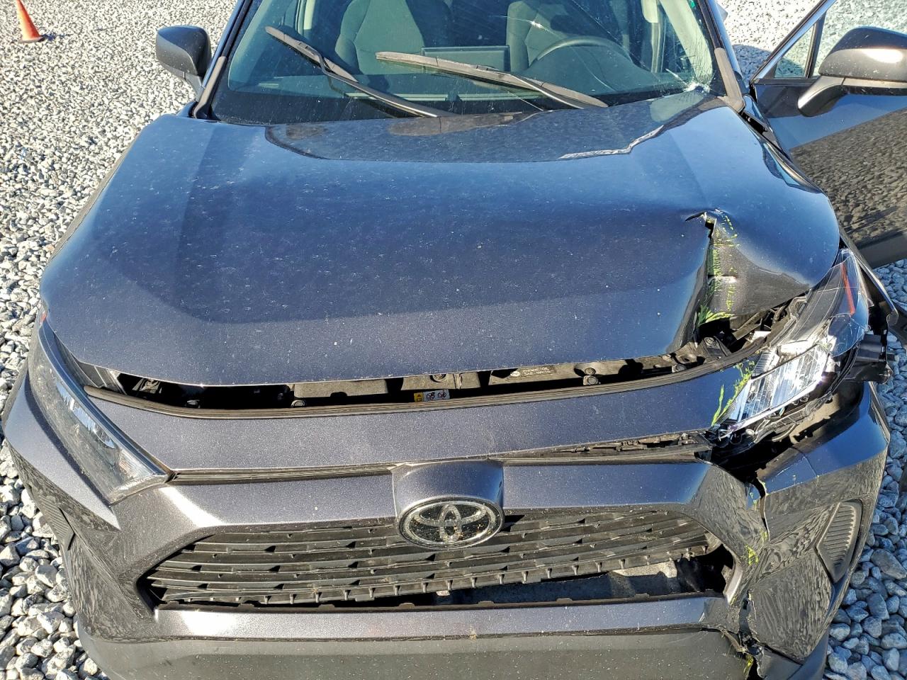 2022 TOYOTA RAV4 LE photo 11
