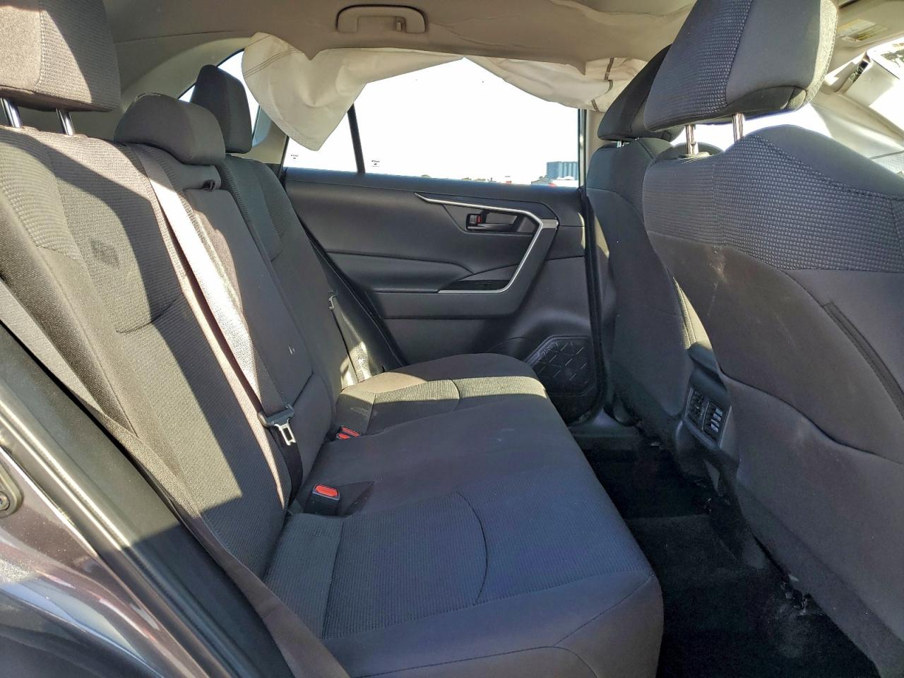 2022 TOYOTA RAV4 LE photo 10