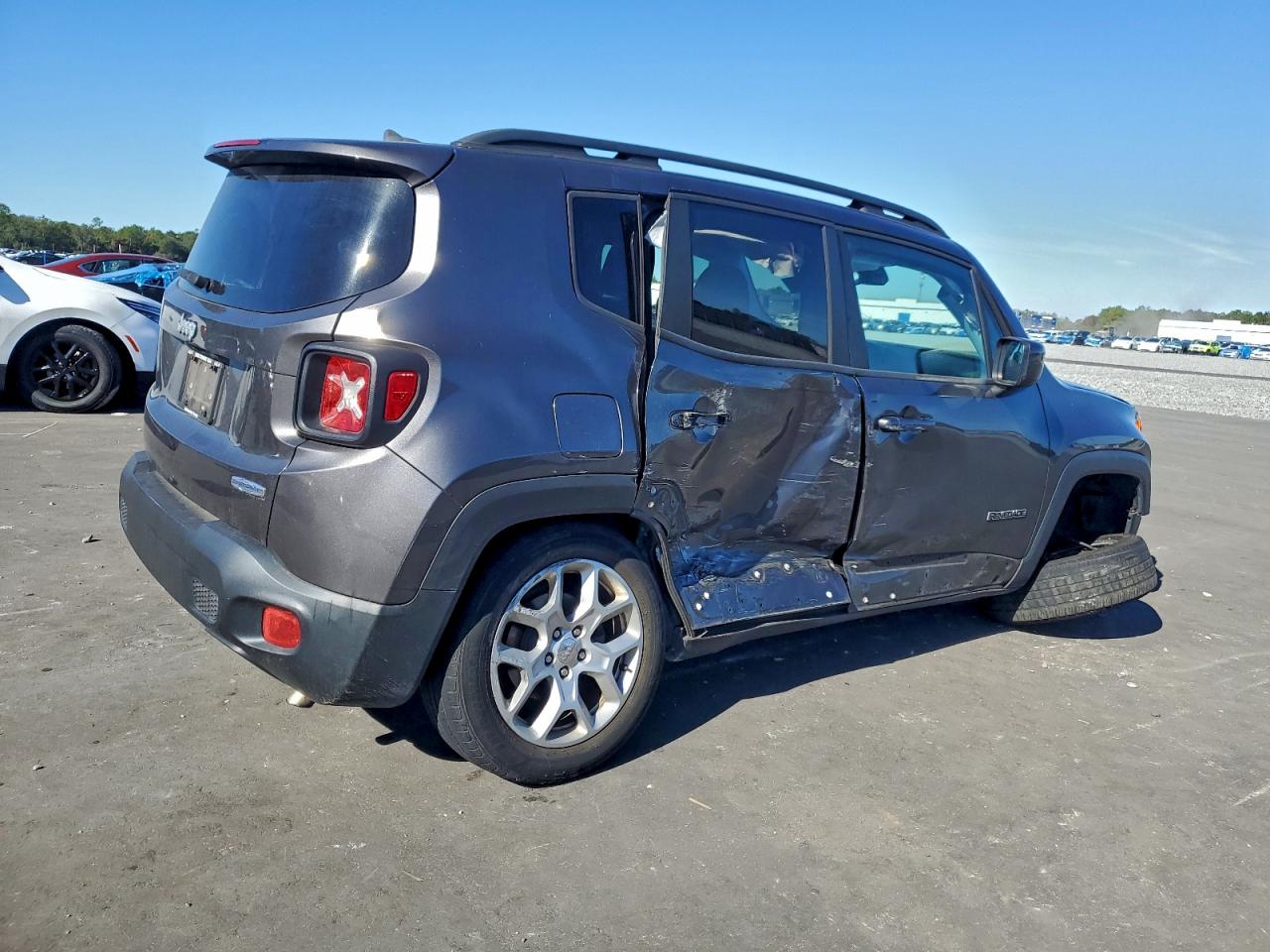2017 JEEP RENEGADE LATITUDE photo 3