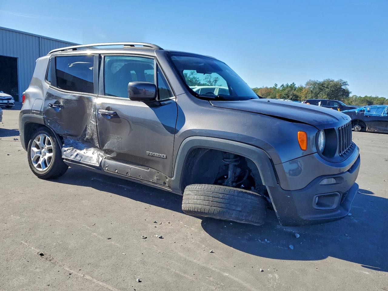 2017 JEEP RENEGADE LATITUDE photo 4