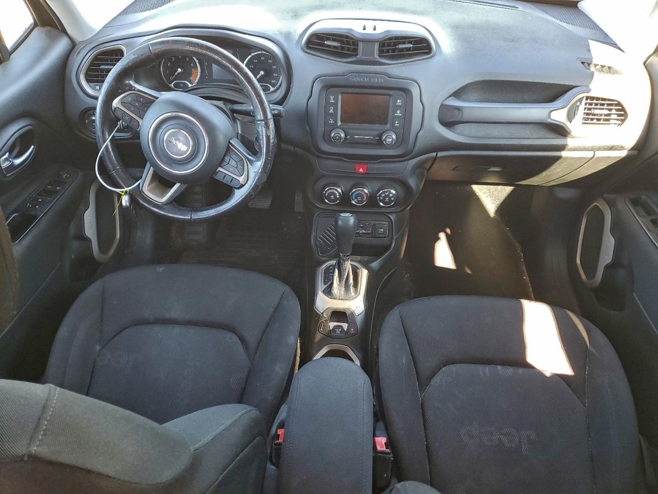2017 JEEP RENEGADE LATITUDE photo 8