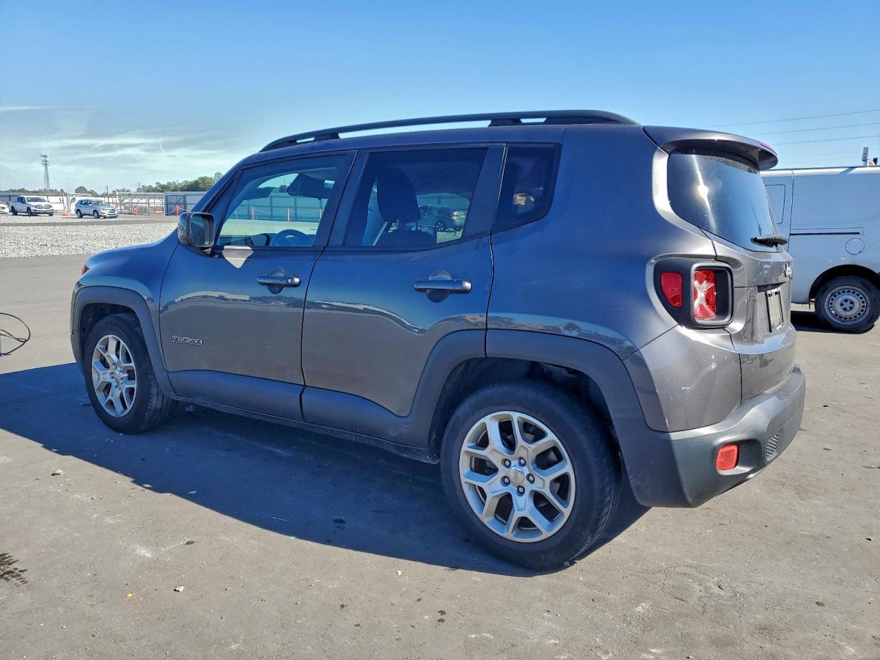 2017 JEEP RENEGADE LATITUDE photo 2