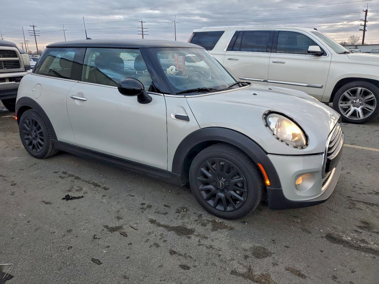 2016 MINI COOPER photo 4