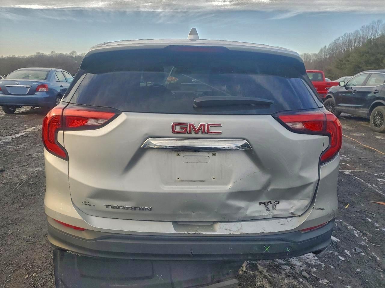 2018 GMC TERRAIN SLE photo 6