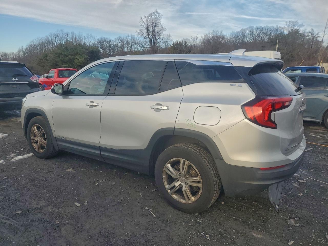 2018 GMC TERRAIN SLE photo 2